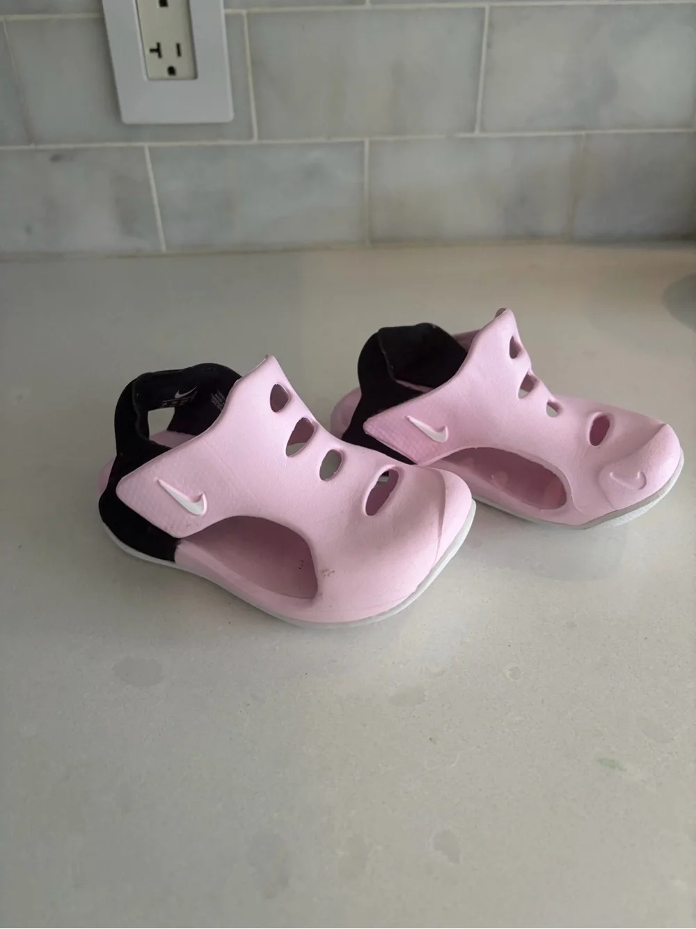 Nike Kids Light Pink and Black Open-Toe Sport Sandals